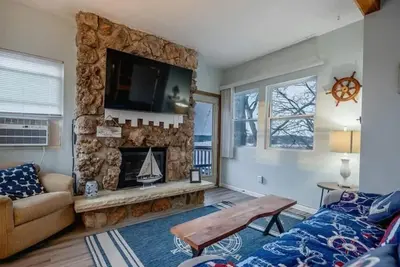 Image de Charming 2-bed 2-bath condo overlooking the beautiful Lake of the Ozarks-4mm