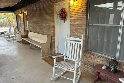 Image de The Nueces River Retreat - sleeps 20, in charming Barksdale, Tx