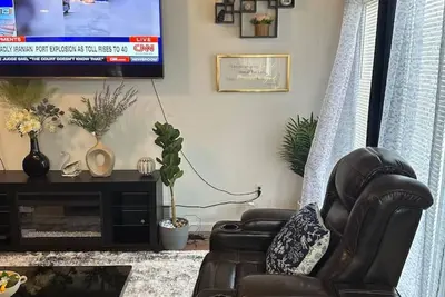 Image de Entire 3br/2ba Executive House for short and long term stays