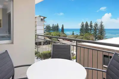 Image de Joanne Apartments -2 bedroom apartment with stunning views of the ocean.
