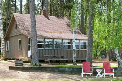 Image de sunset views in Lovely lakefront cabin with Ac in charming Saint Germain