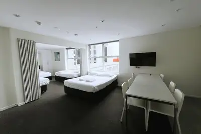 Image de Large City Apartment for 6 Guests | Melbourne Cbd | Free Wi-Fi & On Site Parking