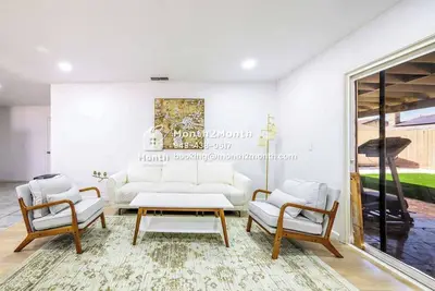 Image de Single-Family|Lush&Fenced Backyard|Guest Access|Flex-Lease|Instant Tour #42372