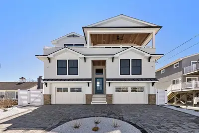 Image de Beautiful New Luxury Construction w/a Pool!