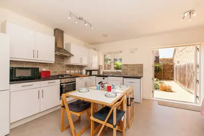 Image de St Augustine’s Family Seaside Retreat - Private Parking - Westgate-On-Sea