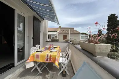 Image de Appartement avec Mezzanine, Climatisation et Parking, proche Plage, pour 4 personnes Ă Gruissan
