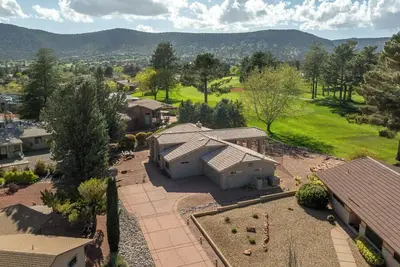 Image de New Listing Oak Creek Gem 3 Bed Jacuzzi On The Golf Course