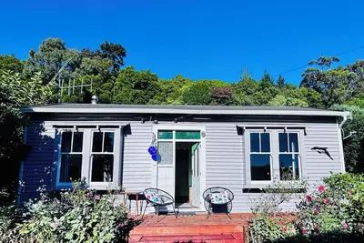 Image de Cosy vintage villa in central Kaikoura. Short walk to town & beach. Pet friendly