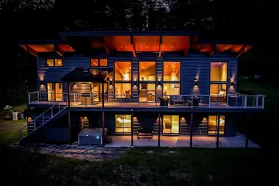 Image de ‼️4br Mountain Retreat | Hot Tub + 2 Master Suites
