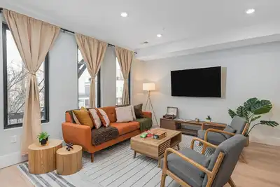 Image de Nyc Traveler's Dream: 3br Designer Home with Quick Path Access to Manhattan!