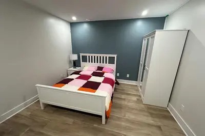 Image de Private Basement Suite - 2 Bedrooms