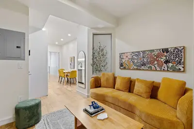 Image de New, w/2 full Bath, Prime location