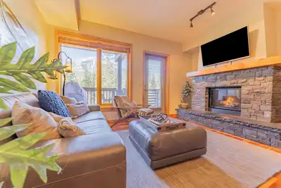 Image de Stunning 2bd, hot tub walking distance to downtown