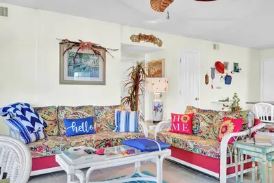 Image de Lake Front Condo | Sleeping 7