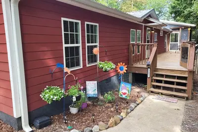 Image de Lakefront on Nottely:Family retreat & single level with covered boat slip.