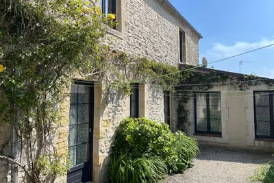 Image de La Maison de Port – escale paisible au cœur d’un petit port de pêche animé