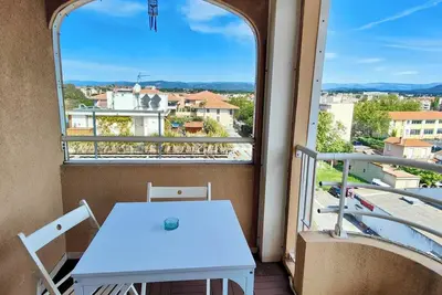Image de Beau studio avec balcon - proche plage
