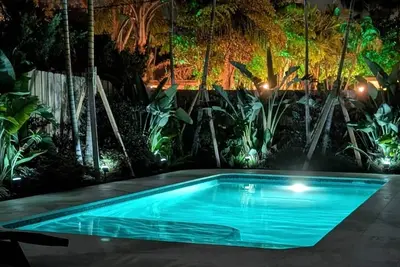 Image de Luxury Home In Island of Lighthouse Point With Heated Pool & Park Accross