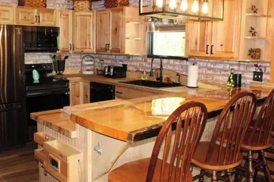 Image de Maine lake view home with water access