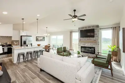 Image de New Build with Fab Design! Theater/Game Room Great for groups! Sleeps 12!