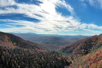 Image de Charming 3-bedroom cabin with hot tub and stunning views in serene Sevierville