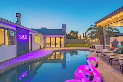 Image de Paradise Retreat: Pool, Hot Tub, Arcade, Mini Golf