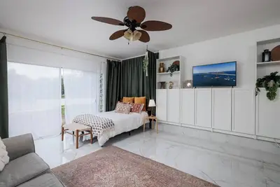 Image de Pool! Cozy studio in charming St. Petersburg