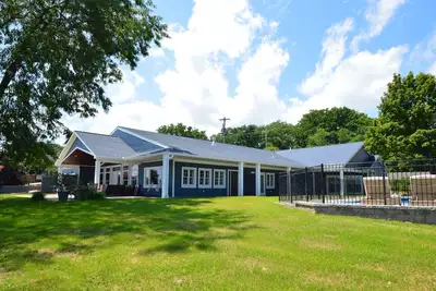 Image de Two Bedroom Condo at our Lakefront Paradise. Pool, Hot Tub, Kayaks and more. Sleeps 4 Adults