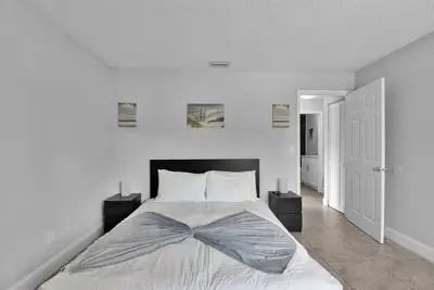 Image de Lakefront 2-Br Pet-Friendly Escape in Boca Rato