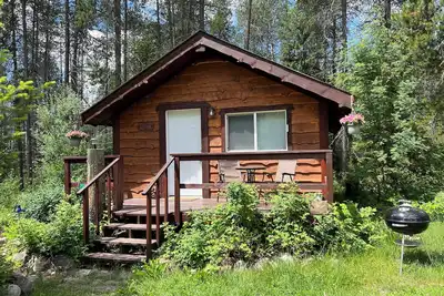 Image de Cozy Grizzly Bear cabin, 8 miles from Glacier Np!