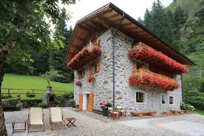 Image de Unique chalet in the green Trentino, with sauna and private forest, ideal for relaxation.