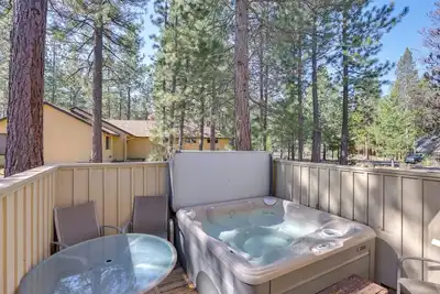 Image de Hot Tub & Community Perks: Sunriver Retreat