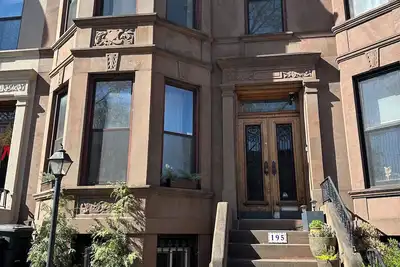 Image de Charming Brownstone just 2. 5 blocks from Prospect park