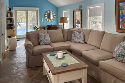 Image de Charming Cottages with Cozy Living Spaces, a Firepit, and Beaches Nearby