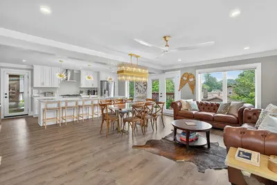Image de 5 Bedroom Luxury Home located on Main Street in Downtown Blowing Rock!
