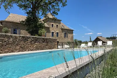 Image de Maison 5 étoiles avec Piscine & Spa intérieur