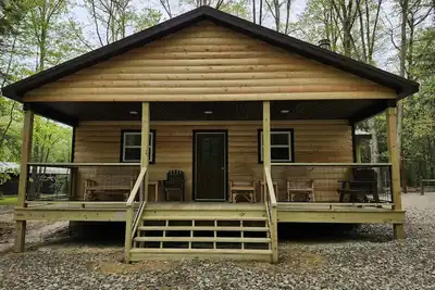 Image de Douglas Fir Cabin in the Woods