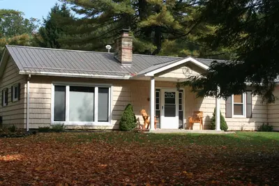 Image de Spacious Sunset Maple Cabin