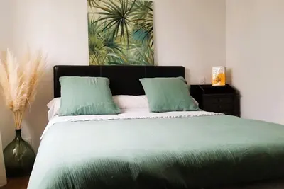 Image de Séjour au Mans : chambre avec salle de douche privée, parking gratuit