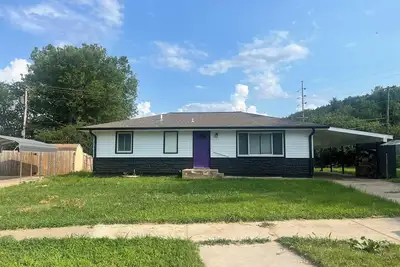 Image de Coming Soon! 3 Bed / 2 Bath house w/bonus adult bunk beds! Close to Ksu stadium!