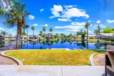 Image de Lux Modern Lakeview Oasis located in Ocotillo area near Intel