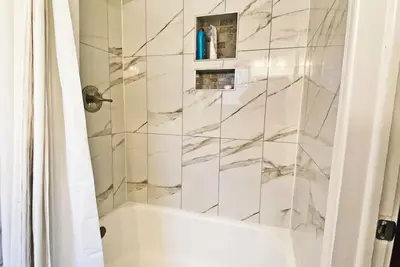 Image de Luxe Urban Retreat in Raleigh’s Glenwood South, a Premier Entertainment District
