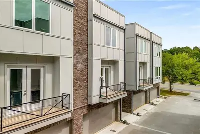 Image de 3-bedroom, 3. 5 bath, 3 level luxury townhome in peaceful Atlanta with Ac, WiFi