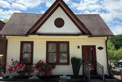 Image de E&A Cottage in heart of downtown Elkin