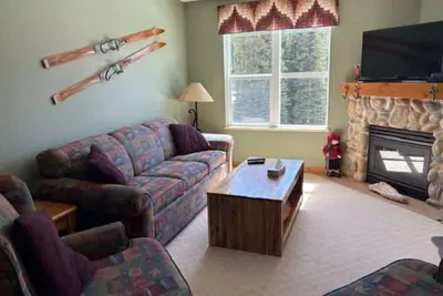 Image de 2 bed/2 bath ground level condo, directly slopeside, fireplace, Tv, free parking