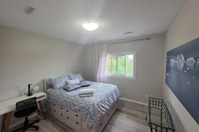 Image de Kelowna Lower Mission 3 bedroom 1 bath Golf Beach Wineries U-Pick Swimming