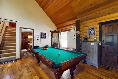 Image de Grand Mountain Retreat w/ Piano, Fast WiFi, Fireplace, Private Deck