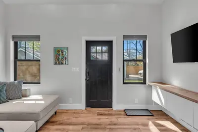 Image de Charmingly Stylish 1-bed Loft Apt! Wonderful Lawrence Barker neighborhood