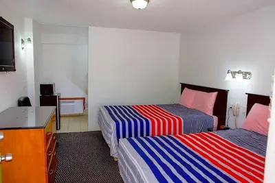 Image de Comfortable stay at Knights Inn Harrisonville! Near Lords Park! Free Parking!
