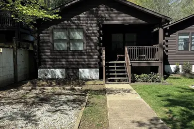 Image de Charming 2-bedroom cabin in the heart of Maggie Valley